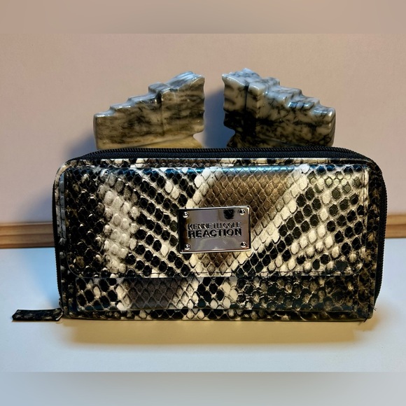 Kenneth Cole Reaction Monochrome Snake Print Wallet - Picture 1 of 14
